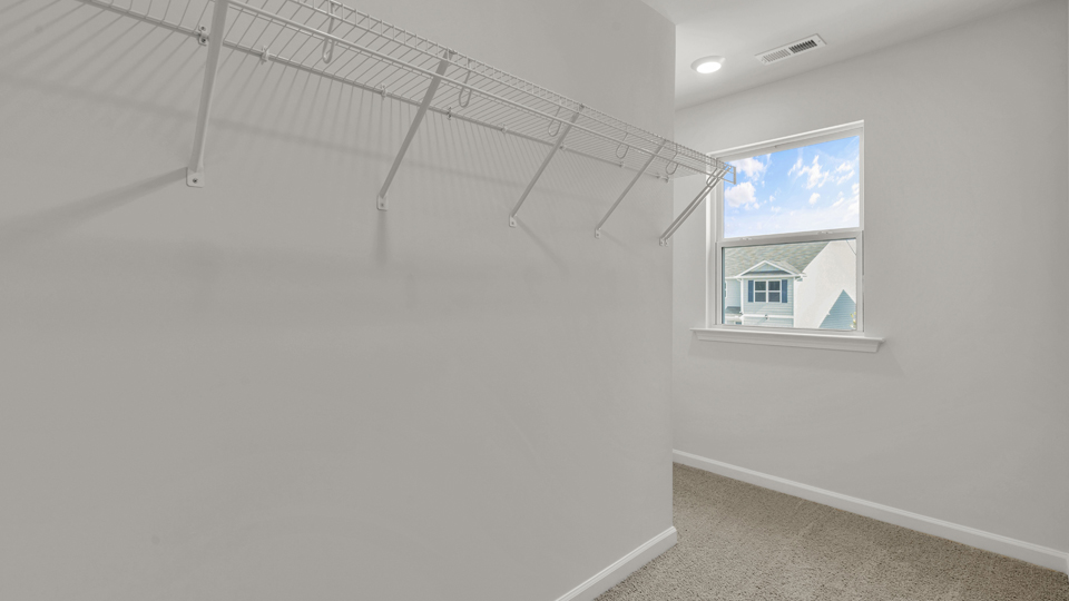 bedroom with carpet flooring
