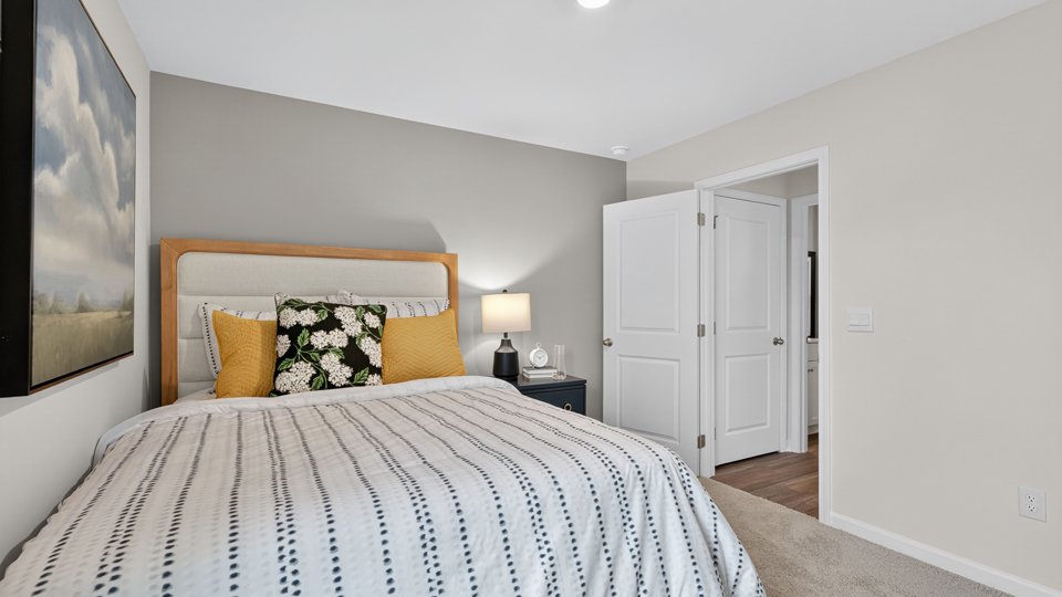 bedroom with carpet flooring