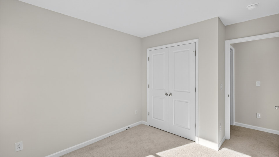 bedroom with carpet flooring