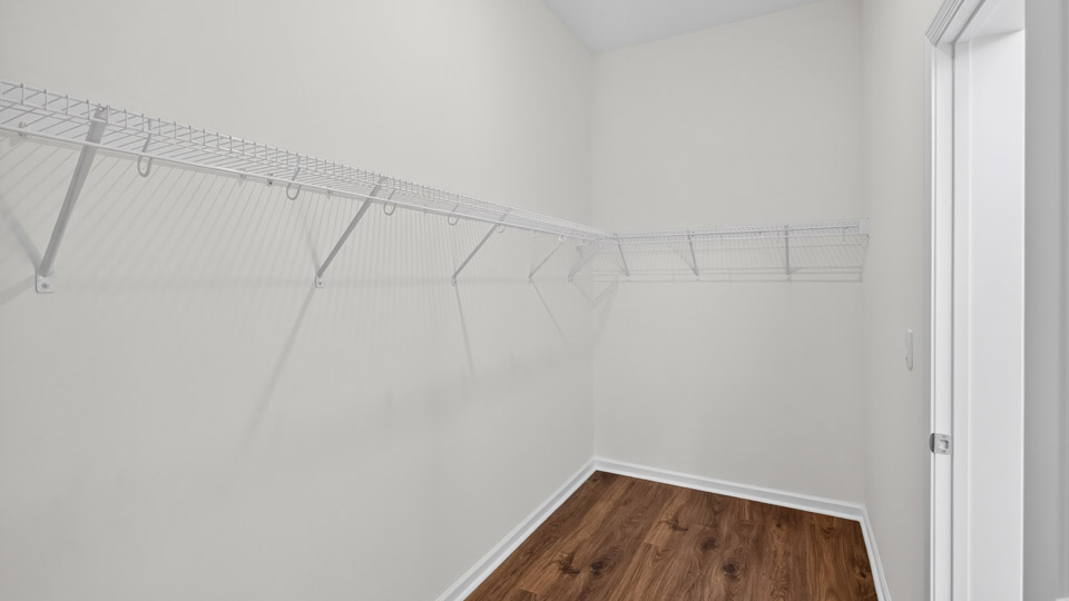 Closet with wire shelving
