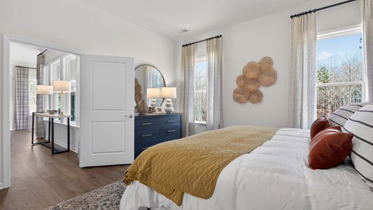 bedroom with carpet flooring