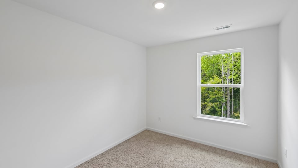 bedroom with carpet flooring