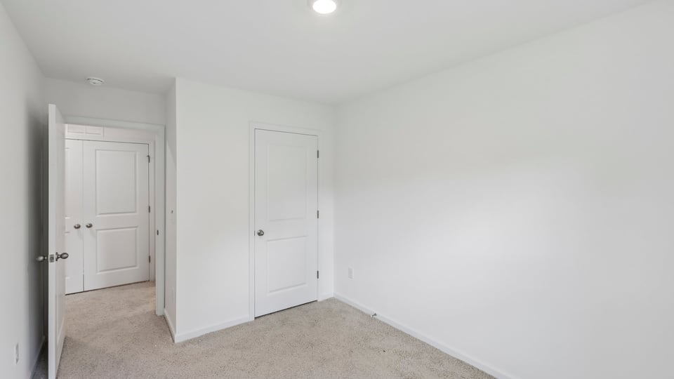 bedroom with carpet flooring