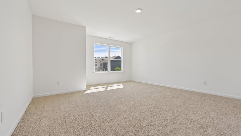 primary bedroom with carpet flooring