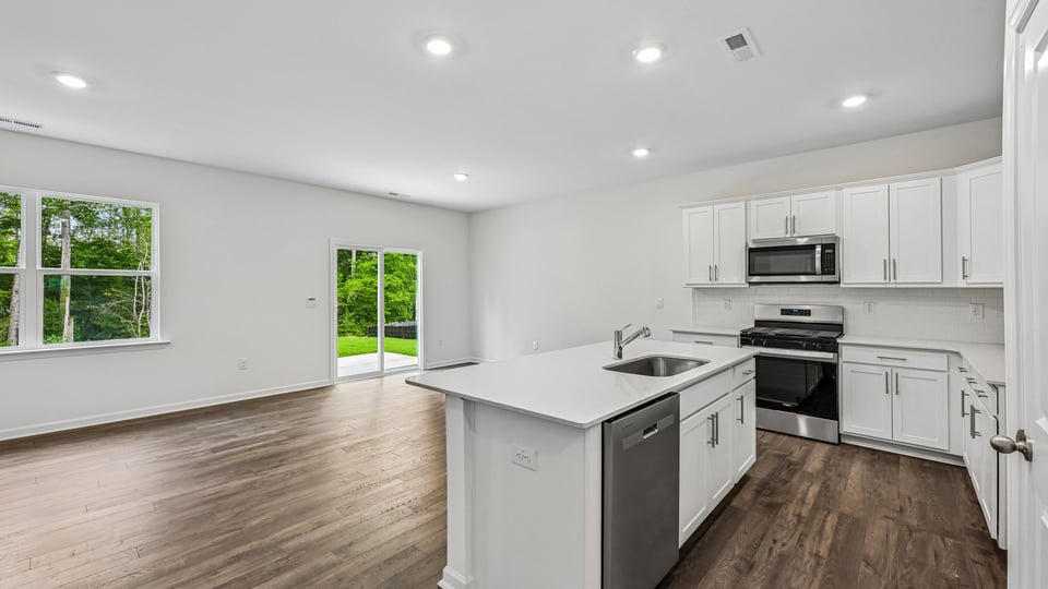 KITCHEN/DINING ROOM