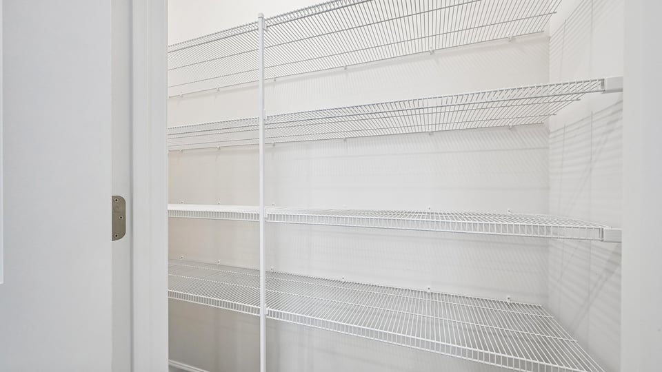closet with wire shelving