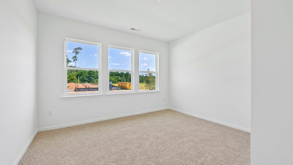 bedroom with carpet flooring