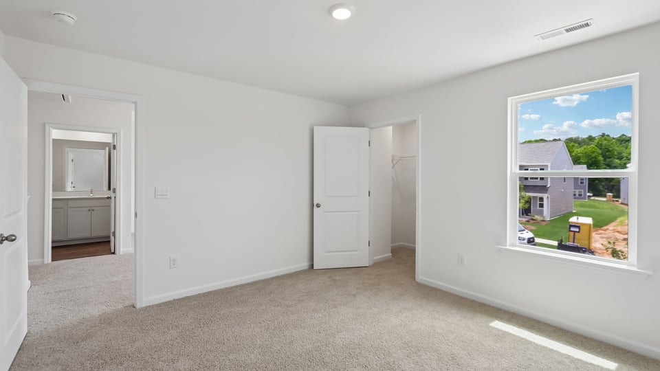 additional bedroom with window, carpeting, closet