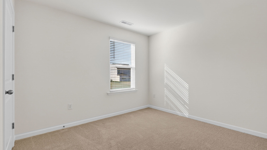 secondary bedroom with window and closet, carpeting