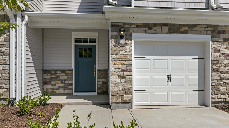 * Photos are not of actual home or interior features and are representative of floor plan only. *