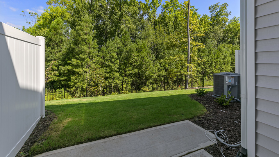 * Photos are not of actual home or interior features and are representative of floor plan only. *