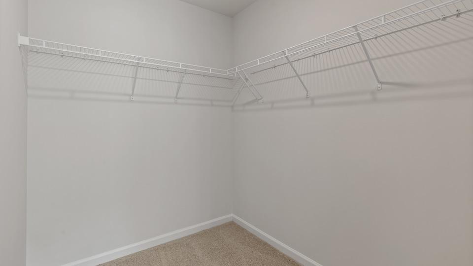 Closet with wire shelving