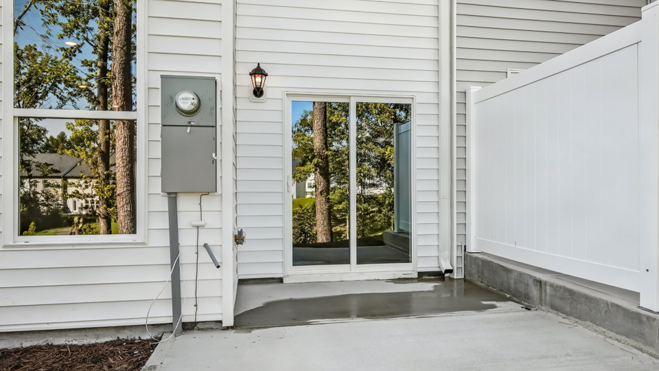 * Photos are not of actual home or interior features and are representative of floor plan only. *