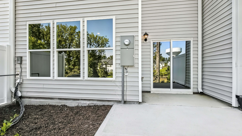 * Photos are not of actual home or interior features and are representative of floor plan only. *