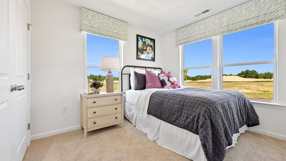 bedroom with carpet flooring