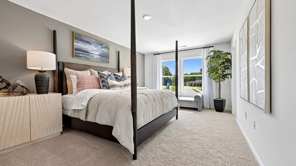 primary bedroom with carpet flooring