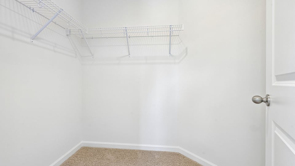 walkin closet with wire shelving