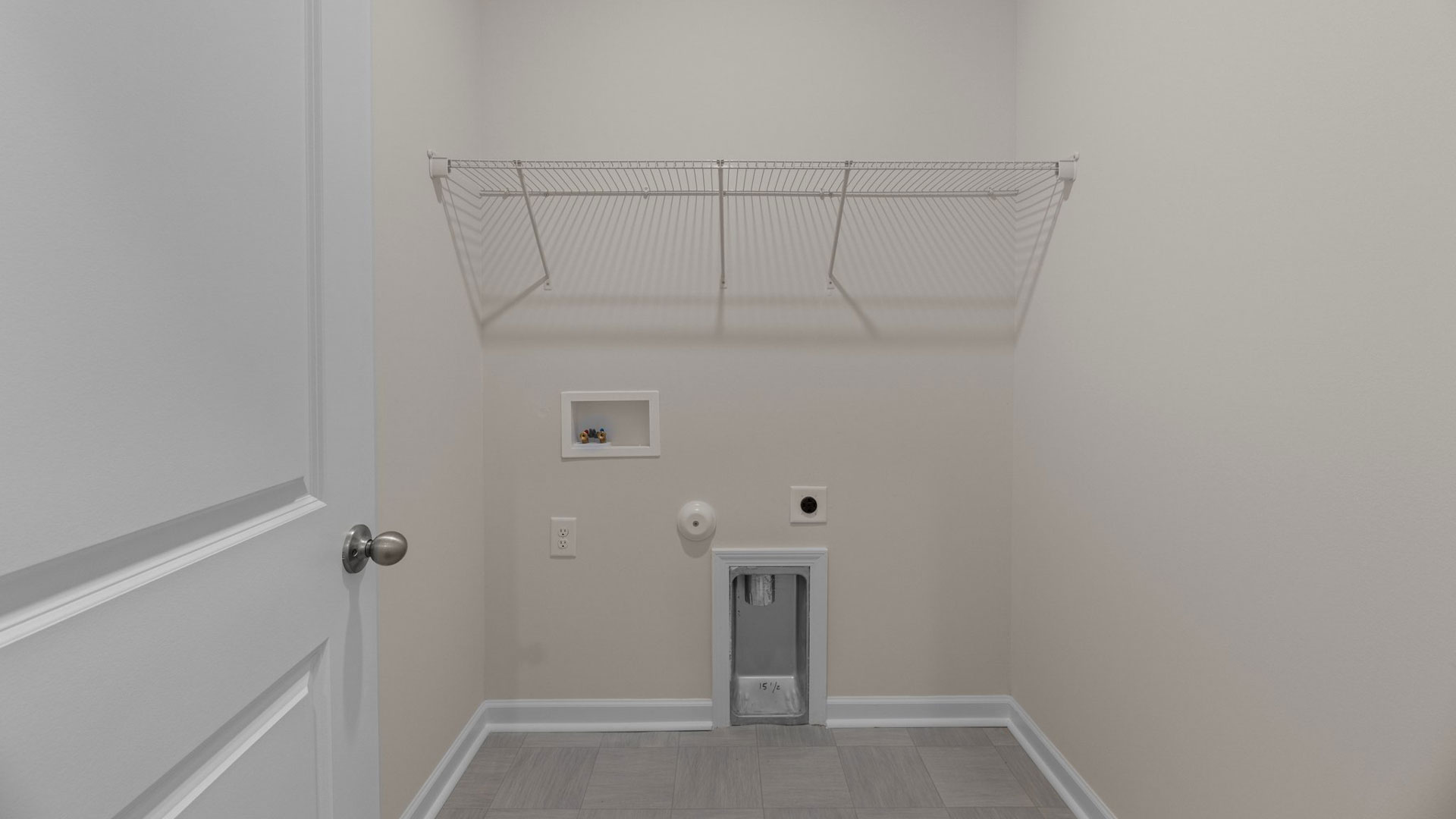 laundry room with washer and dryer hookups and wire shelvign