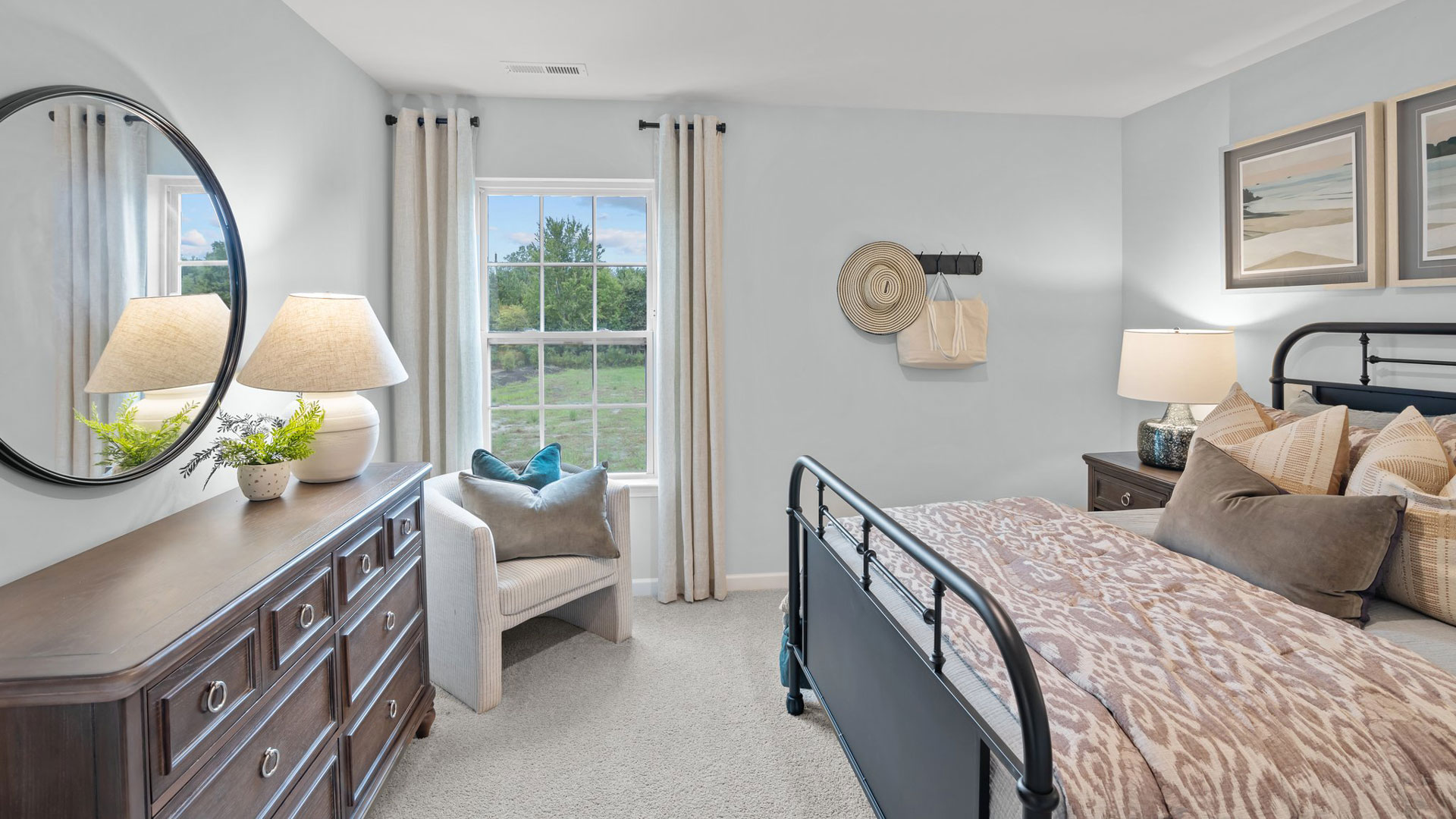 bedroom with carpet flooring