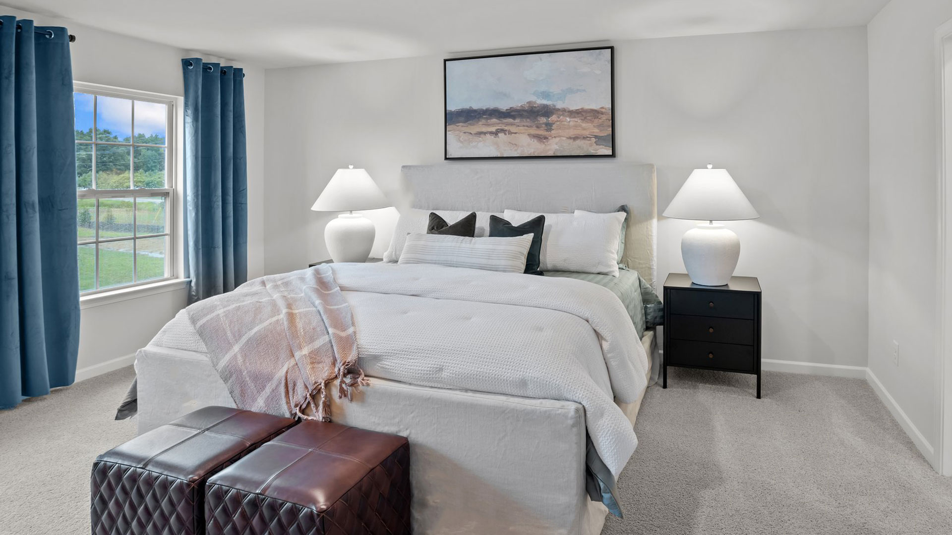 bedroom with carpet flooring