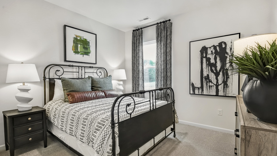bedroom with carpet flooring