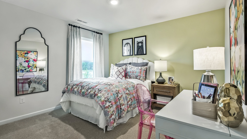 bedroom with carpet flooring