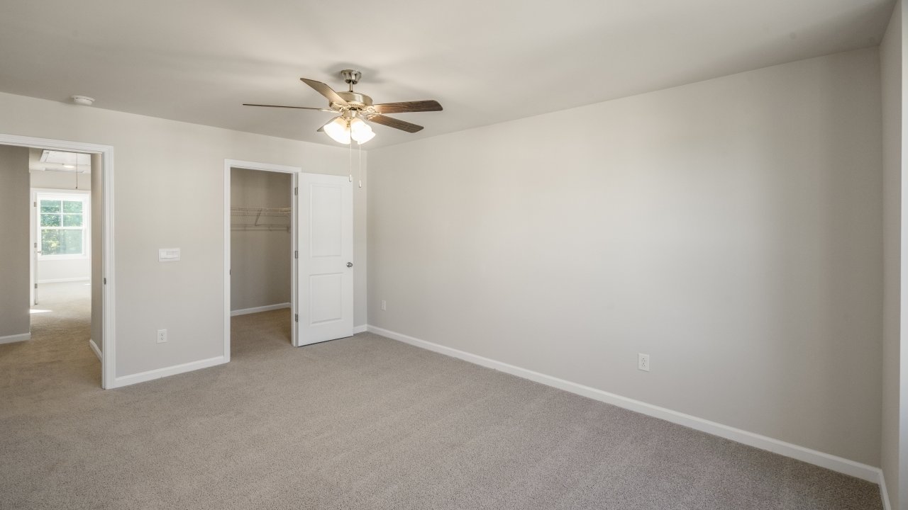 Bedroom with carpet