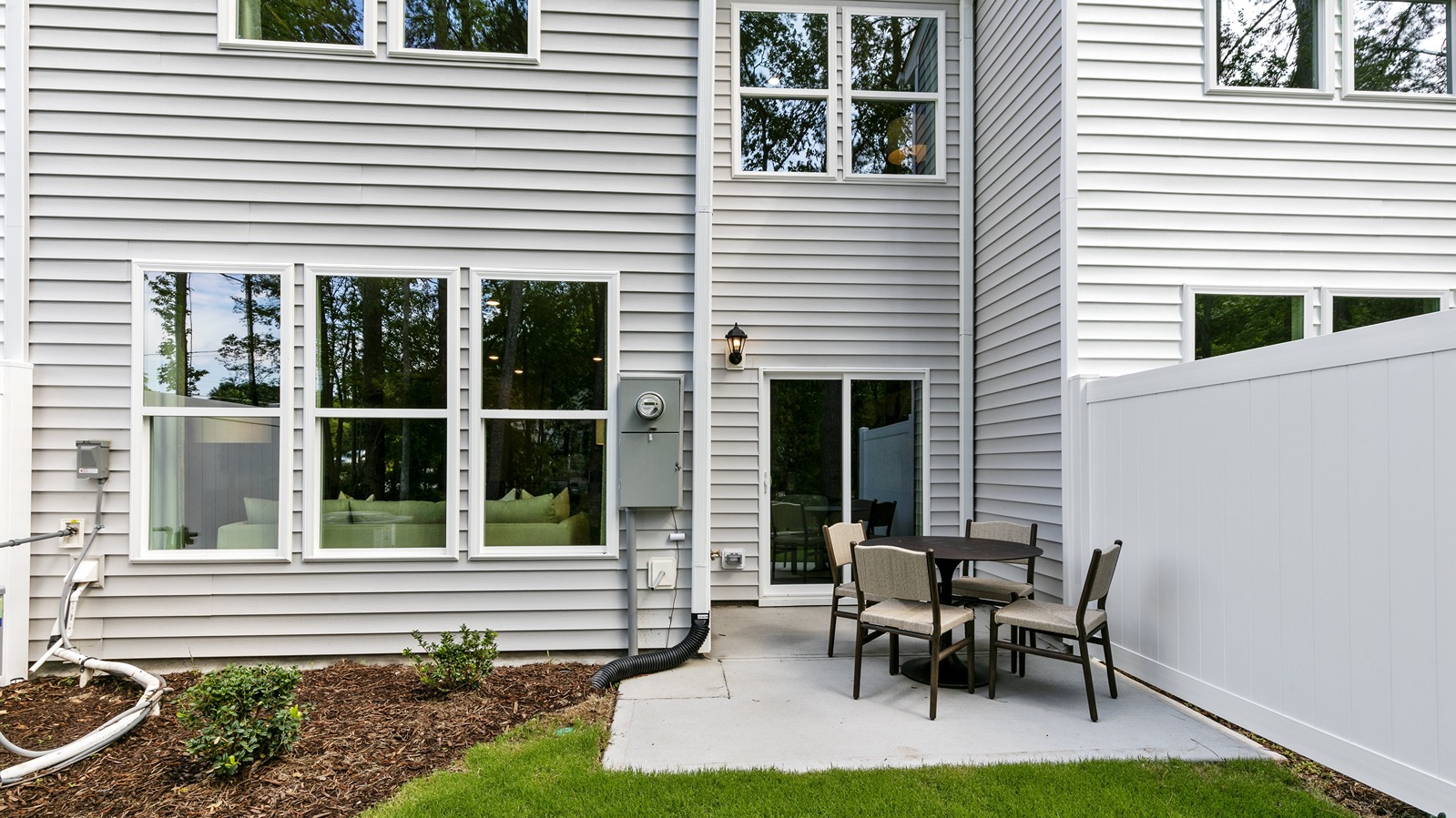 * Photos are not of actual home or interior features and are representative of floor plan only. *