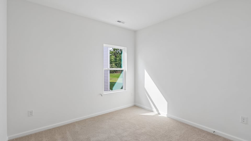 bedroom with carpet flooring