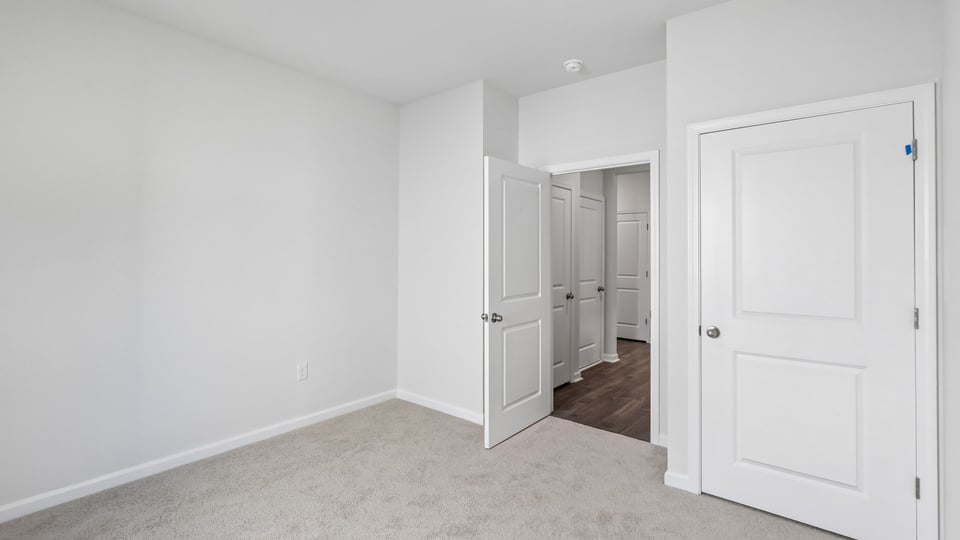 bedroom with carpet flooring