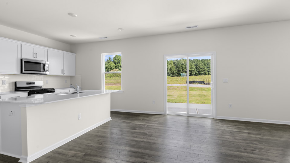 KITCHEN/DINING AREA