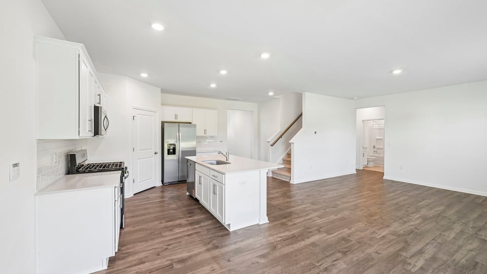 KITCHEN & FAMILY ROOM