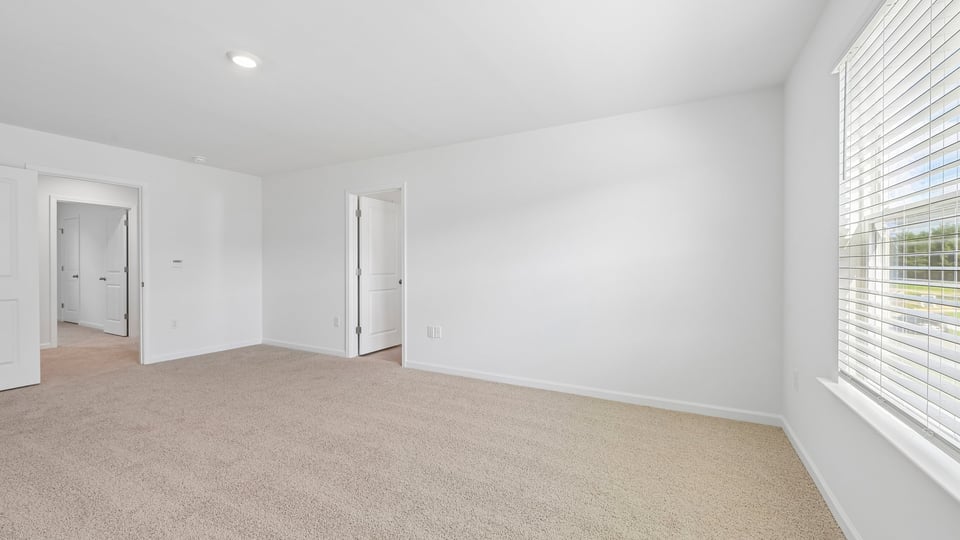 bedroom with carpet flooring