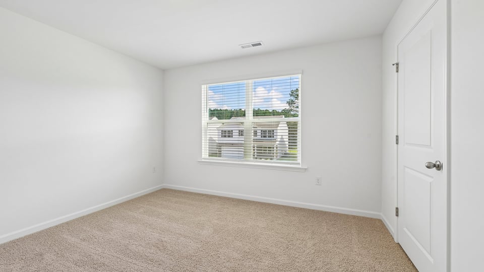 bedroom with carpet flooring