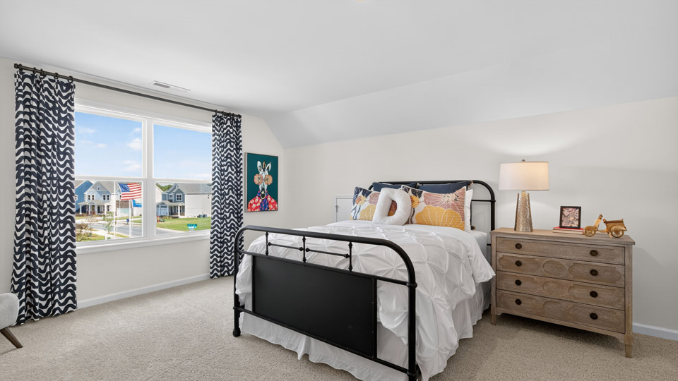 bedroom with carpet flooring