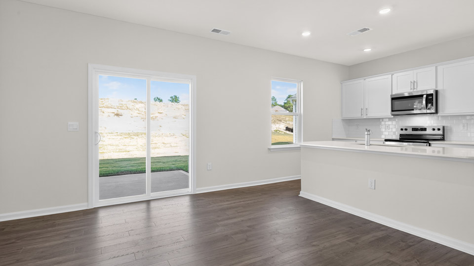 KITCHEN/DINING AREA