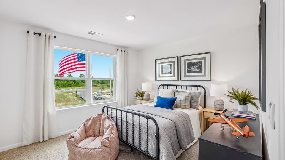 additional bedroom with window, carpeting, closet