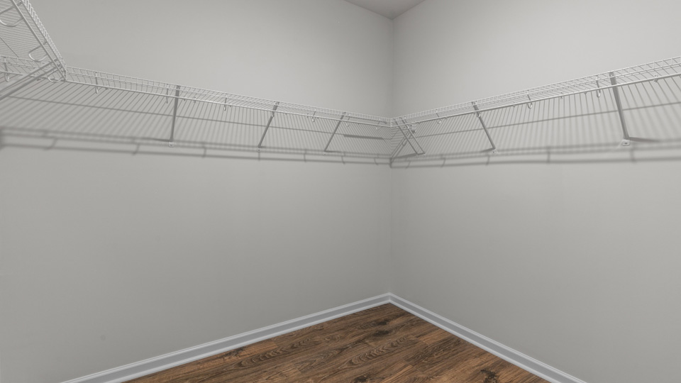 Closet with wire shelving