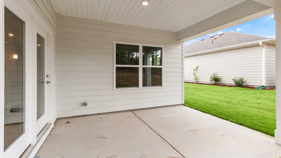 * Photos are not of actual home or interior features and are representative of floor plan only. *