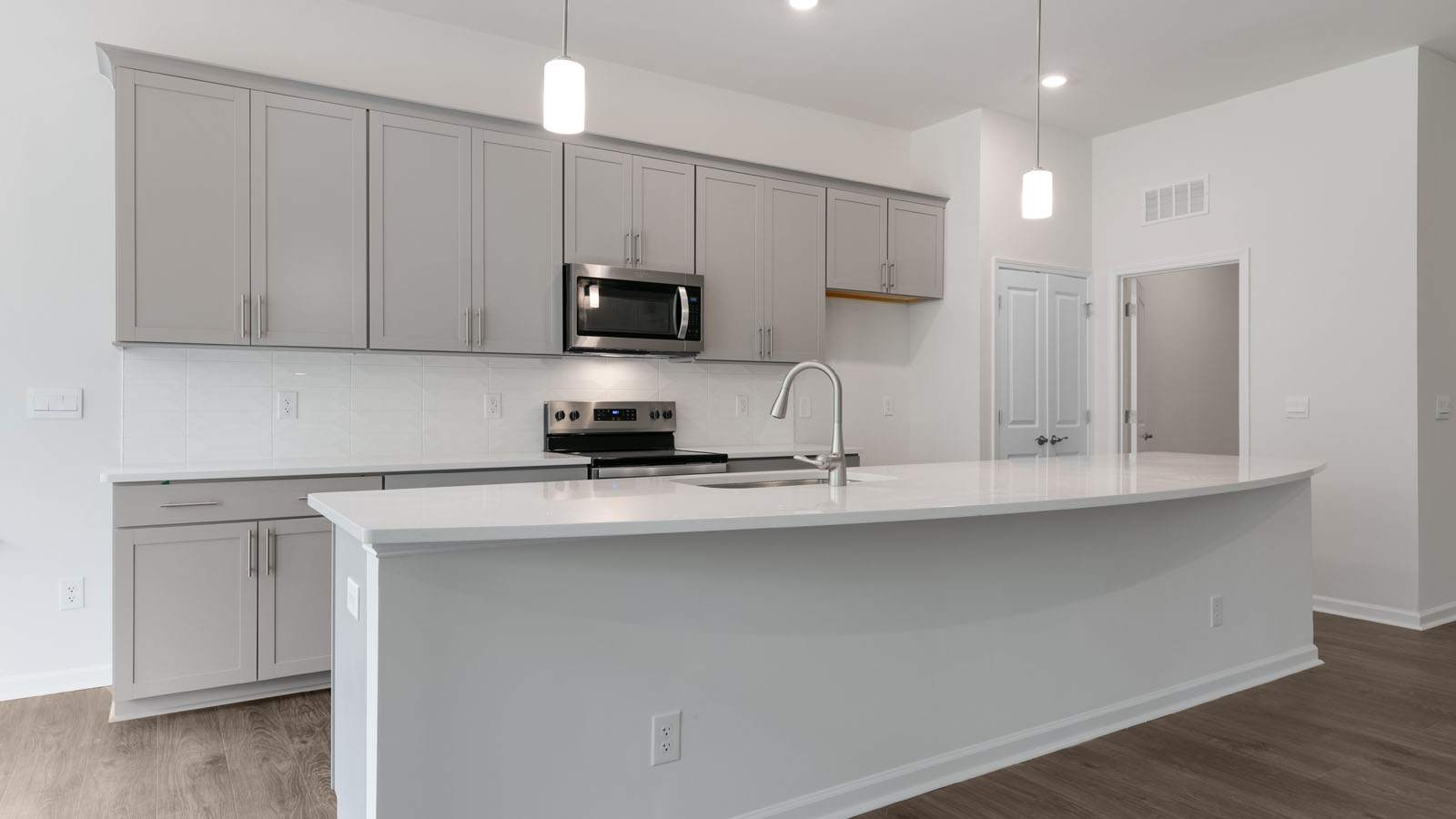 Kitchen with quartz counters