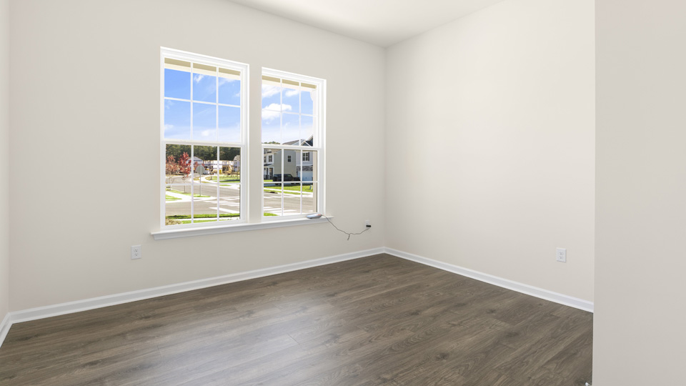 secondary bedroom with window and closet, carpeting