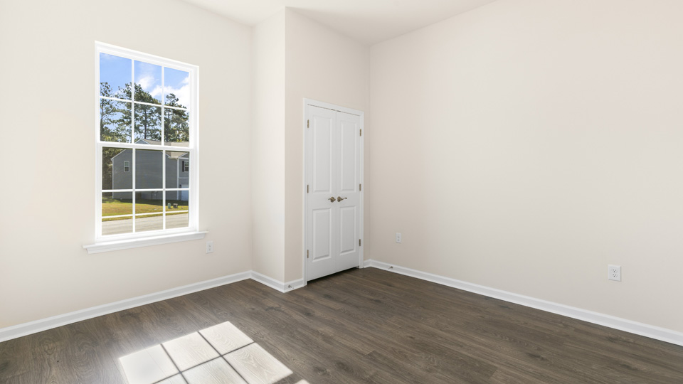 additional bedroom with window, carpeting, closet