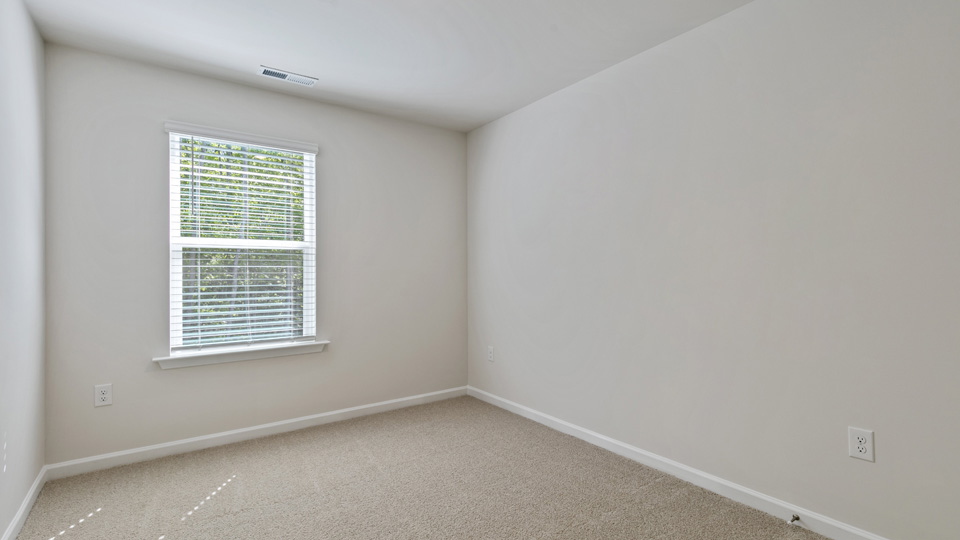 additional bedroom with window, carpeting, closet