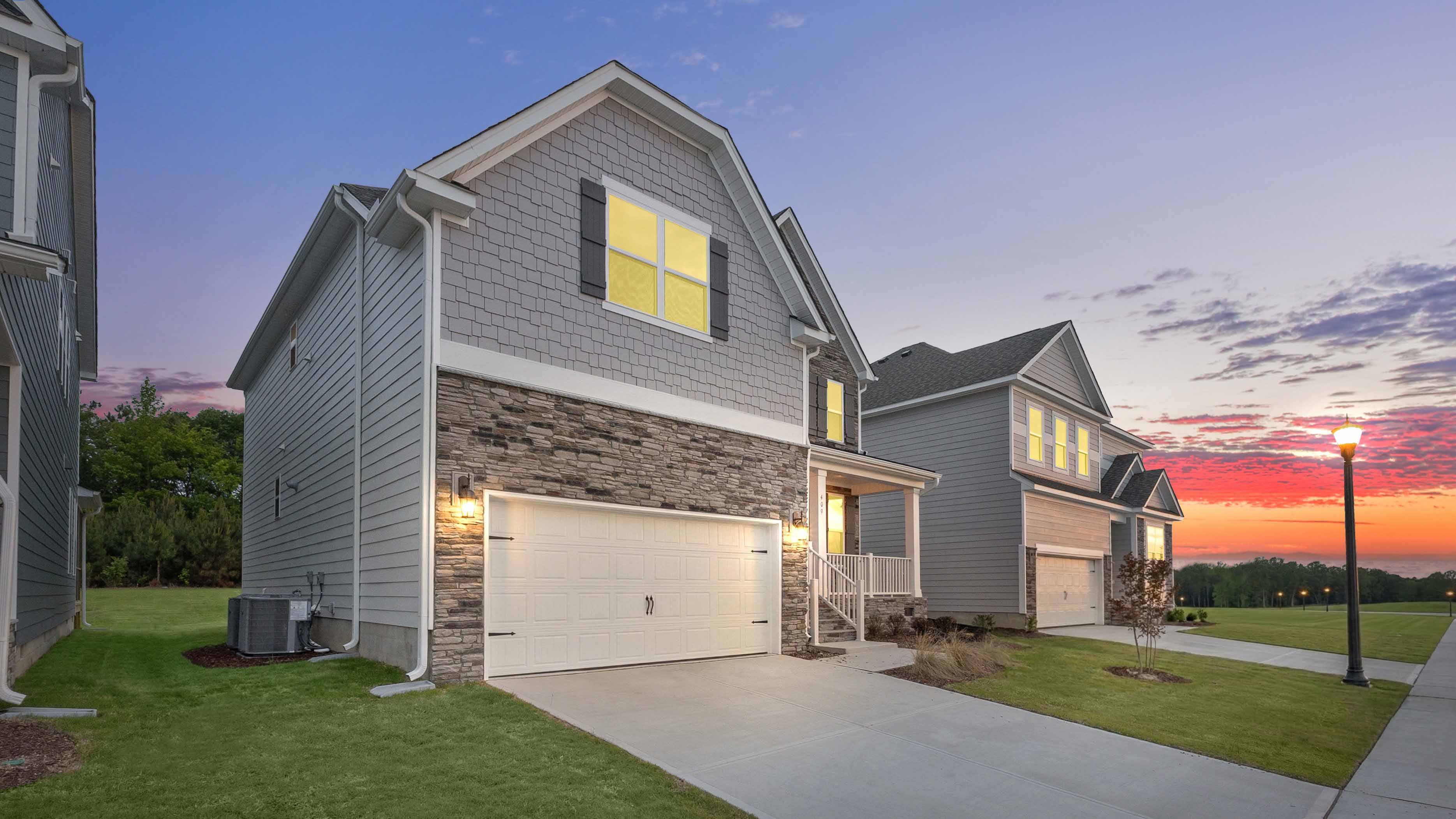 fleetwood e exterior twilight photo