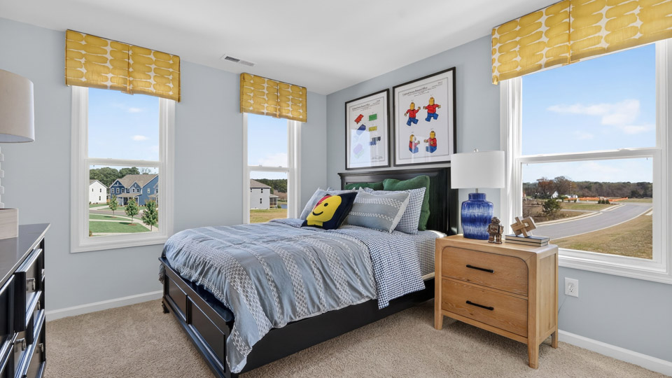 bedroom with carpet flooring