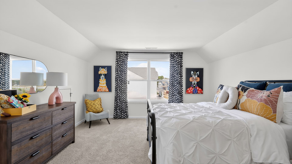 bonus room with vaulted ceiling