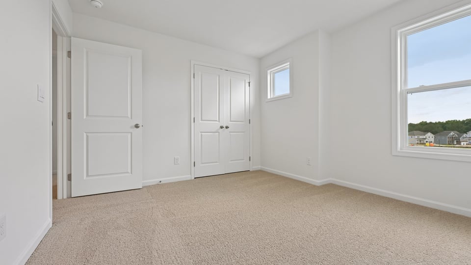 bedroom with carpet flooring