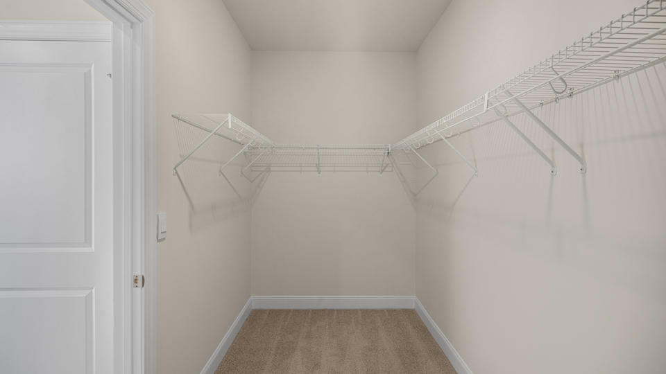 Closet with wire shelving