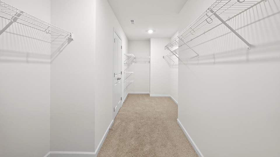 walk in closet with wire shelving