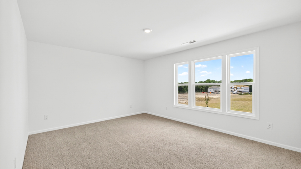 additional bedroom with window, carpeting, closet